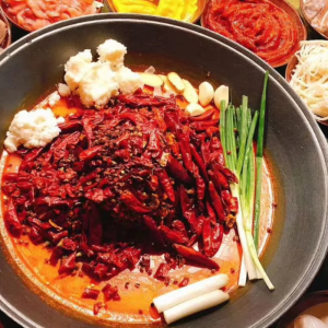 同配方火鍋底料味各異，重慶制作有何獨(dú)門(mén)秘訣？